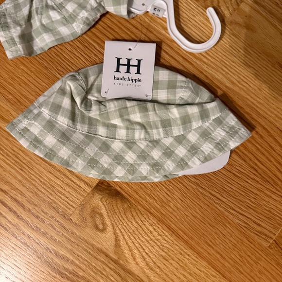 Haute Hippie Baby Boy 1 Piece Outfit W/Matching Hat - Picture 2 of 9